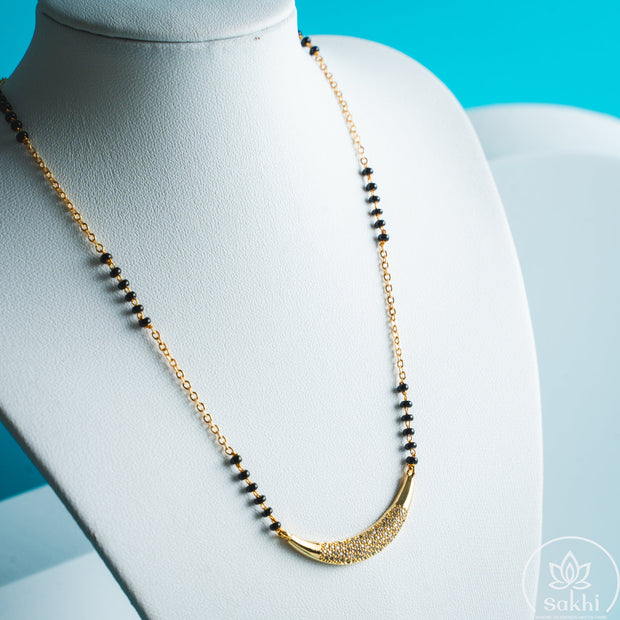 Curved Shine Black Beads Necklace