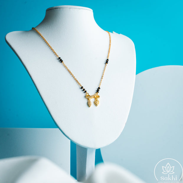 Leaf Drop Black Beads Necklace