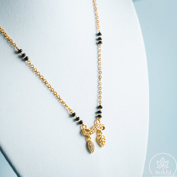 Leaf Drop Black Beads Necklace
