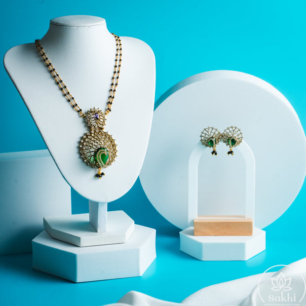 Royal Web Emerald Accent Black Beads Necklace Set