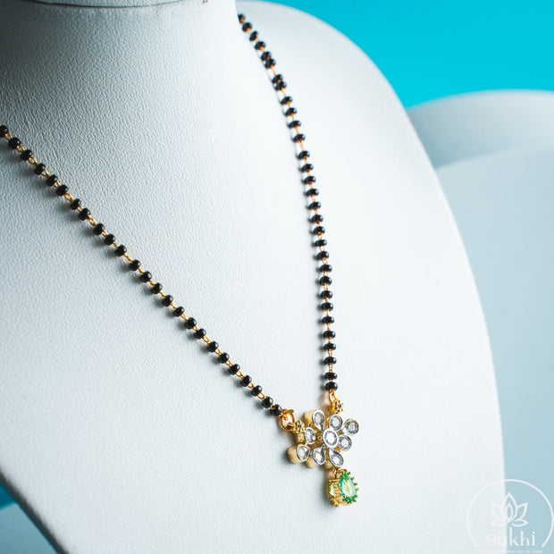 Emerald Bloom Black Beads Necklace