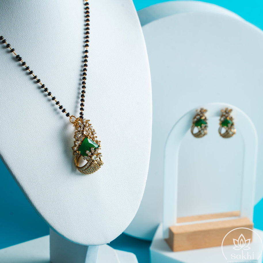 Emerald Bloom Black Beads Necklace Set