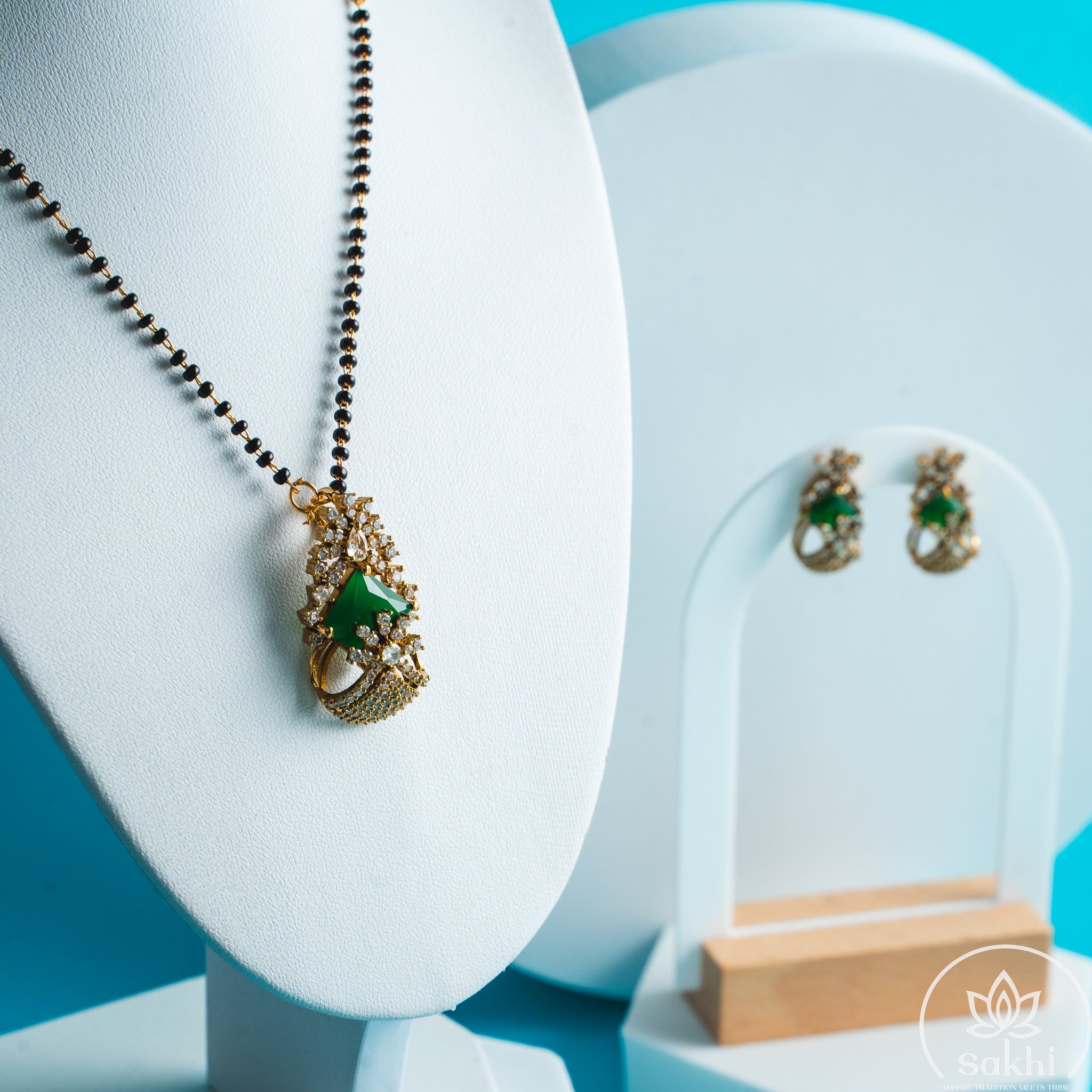 Emerald Bloom Black Beads Necklace Set