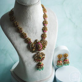 Divine Lakshmi Kundan Set