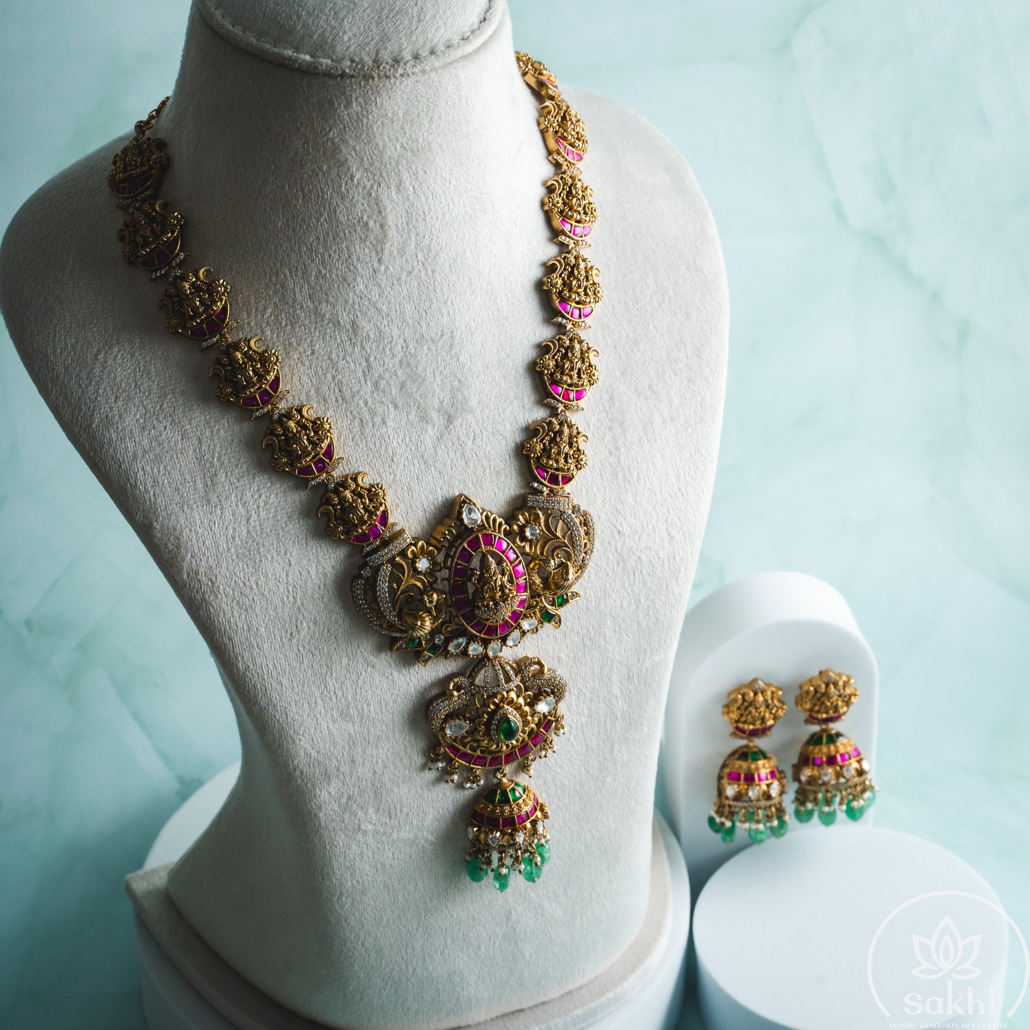 Divine Lakshmi Kundan Set