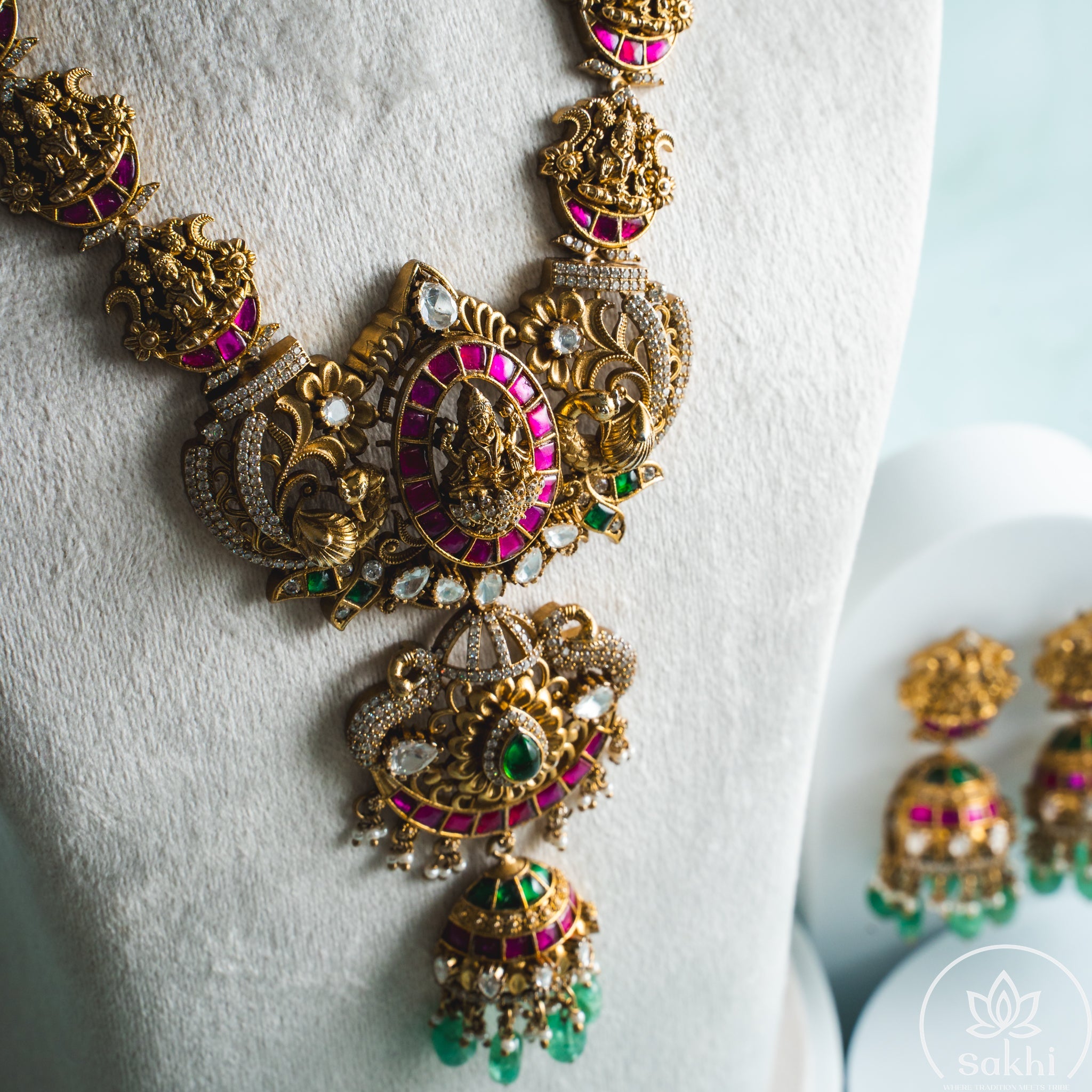 Divine Lakshmi Kundan Set