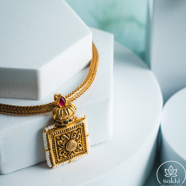 Kalash Pendant Set
