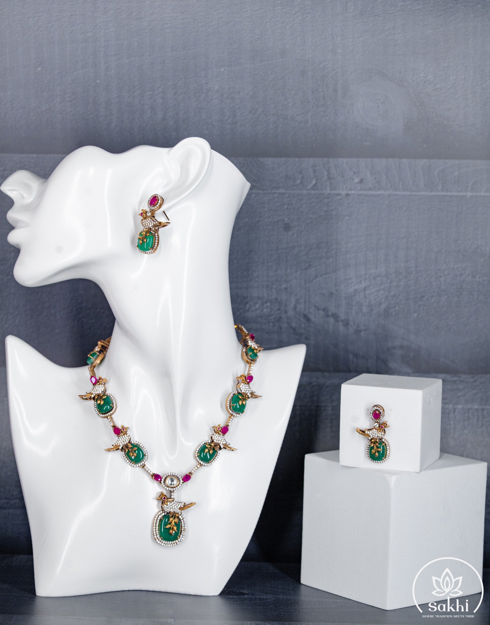 Gold-Polish Necklace Set with Green Stones and Bird Motifs